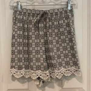 gray and white patterned flowy shorts